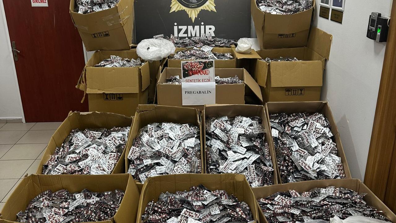 İzmir’de rekor operasyon: 881 bin sentetik hap ele geçirildi