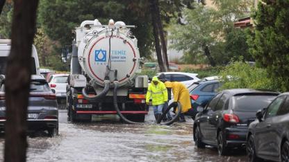 İzmir’de sağanak alarmı: İZSU ekipleri teyakkuzda