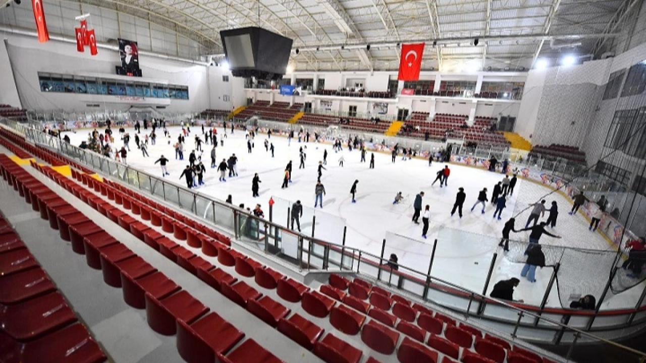 İzmir’in Buz Pisti 13 Ekim’de Yeni Sezona Başlıyor