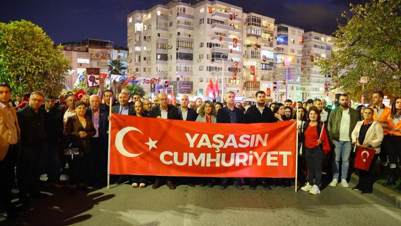 Karabağlar’da Cumhuriyet Coşkusu Sokaklara Taştı