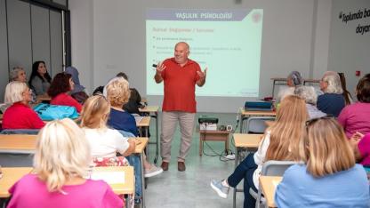 Karşıyaka’nın 3. Yaş Üniversitesi’nde Yeni Dönem Başladı