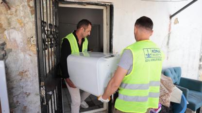 Konak’ta dayanışma eşyalarla büyüyor