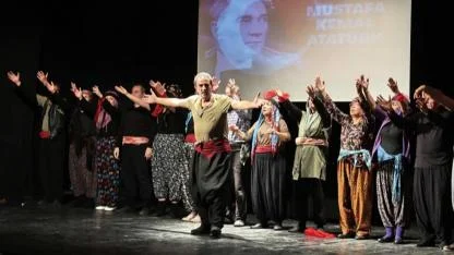 Konak’ta “Kuvayi Milliye Destanı” Tiyatro Oyunu Büyük Beğeni Topladı