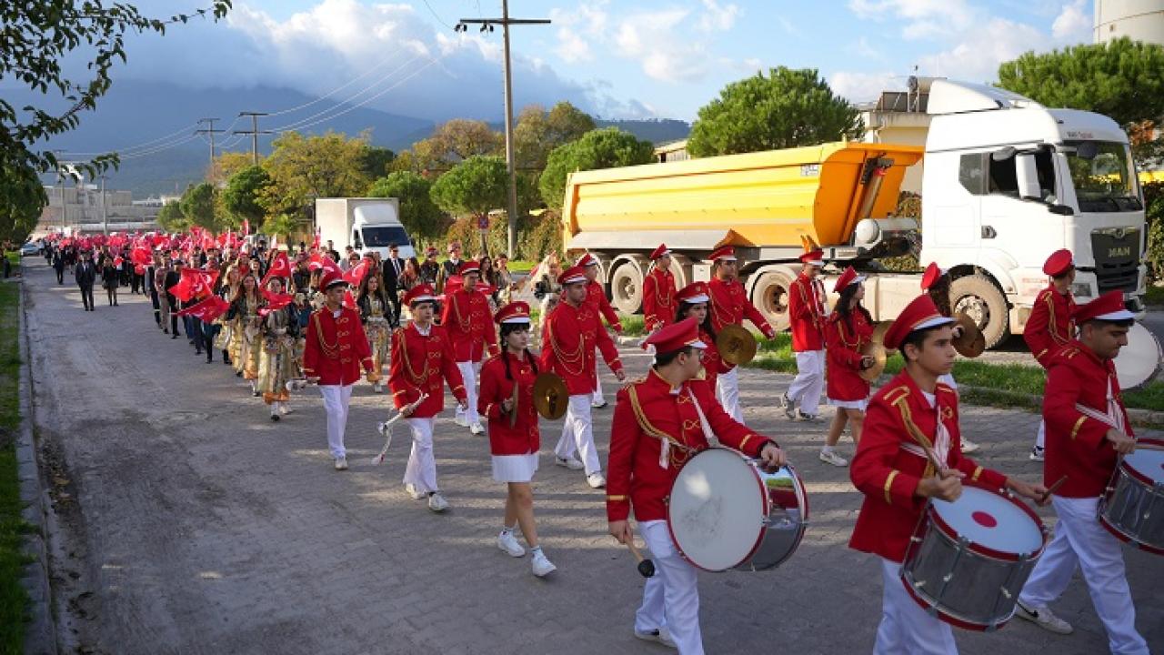 KOSBİ’de Cumhuriyet’in 102. Yılı Coşkuyla Kutlandı