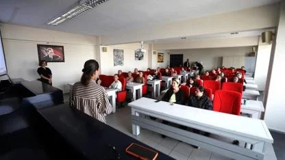 Menderes Belediyesi personeline işaret dili eğitimi