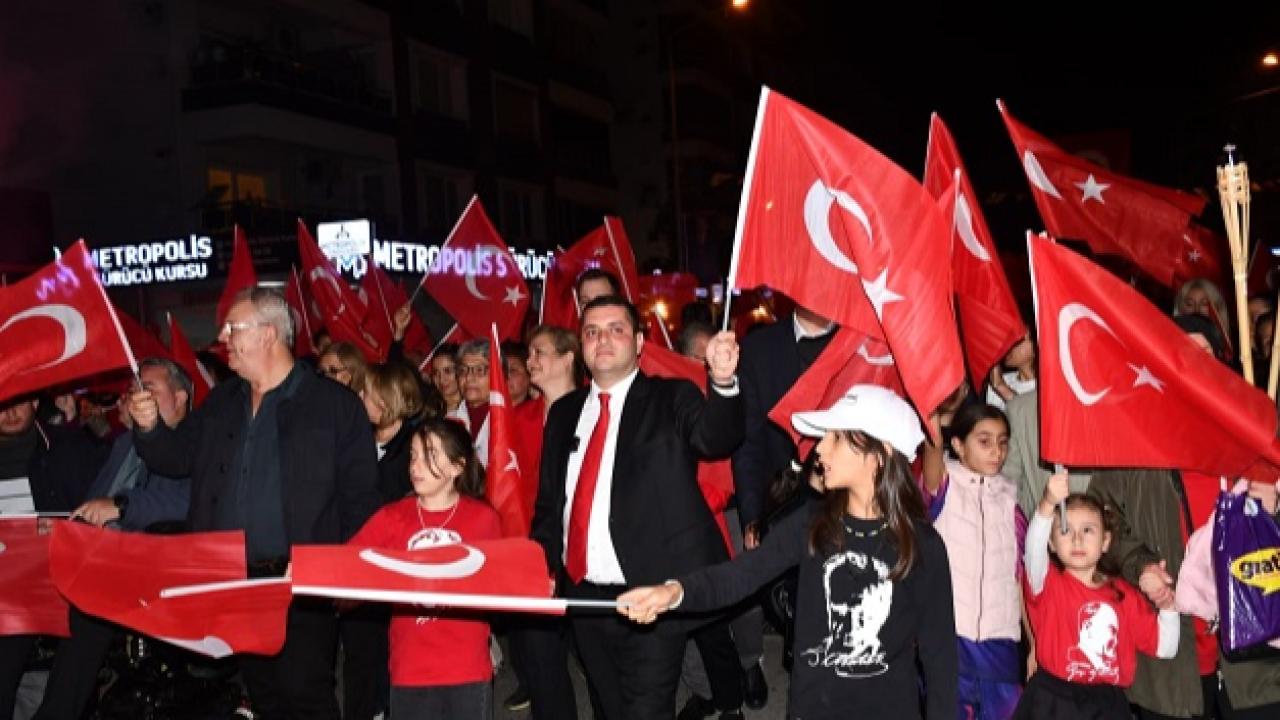 Torbalı’da Cumhuriyet Coşkusu: Binler Fener Alayında Buluştu