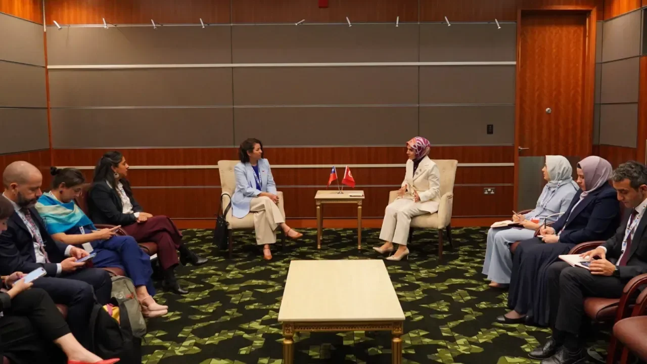 Bakan Göktaş Katar’daki Sosyal Kalkınma Zirvesi’nde