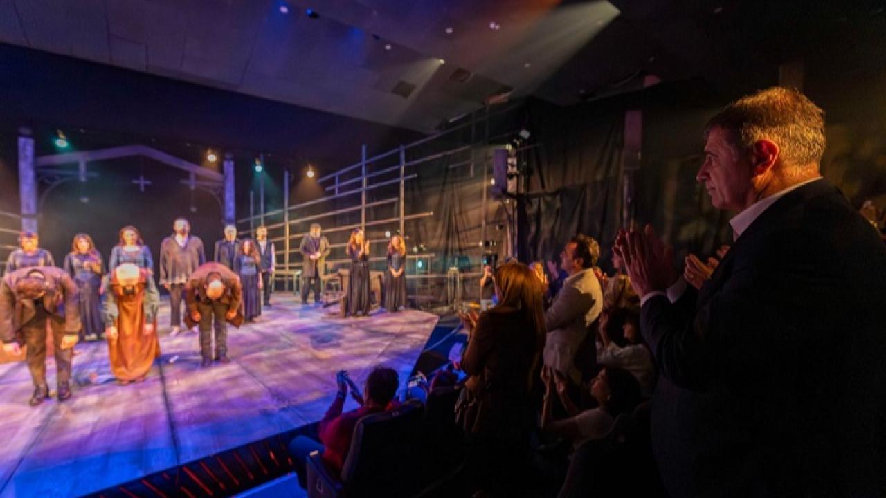 “Cadı Kazanı” İzmir’de prömiyer yaptı