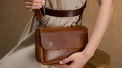 Deri Kadın Çantaları: Zamansız Şıklığın ve Kalitenin Simgesi