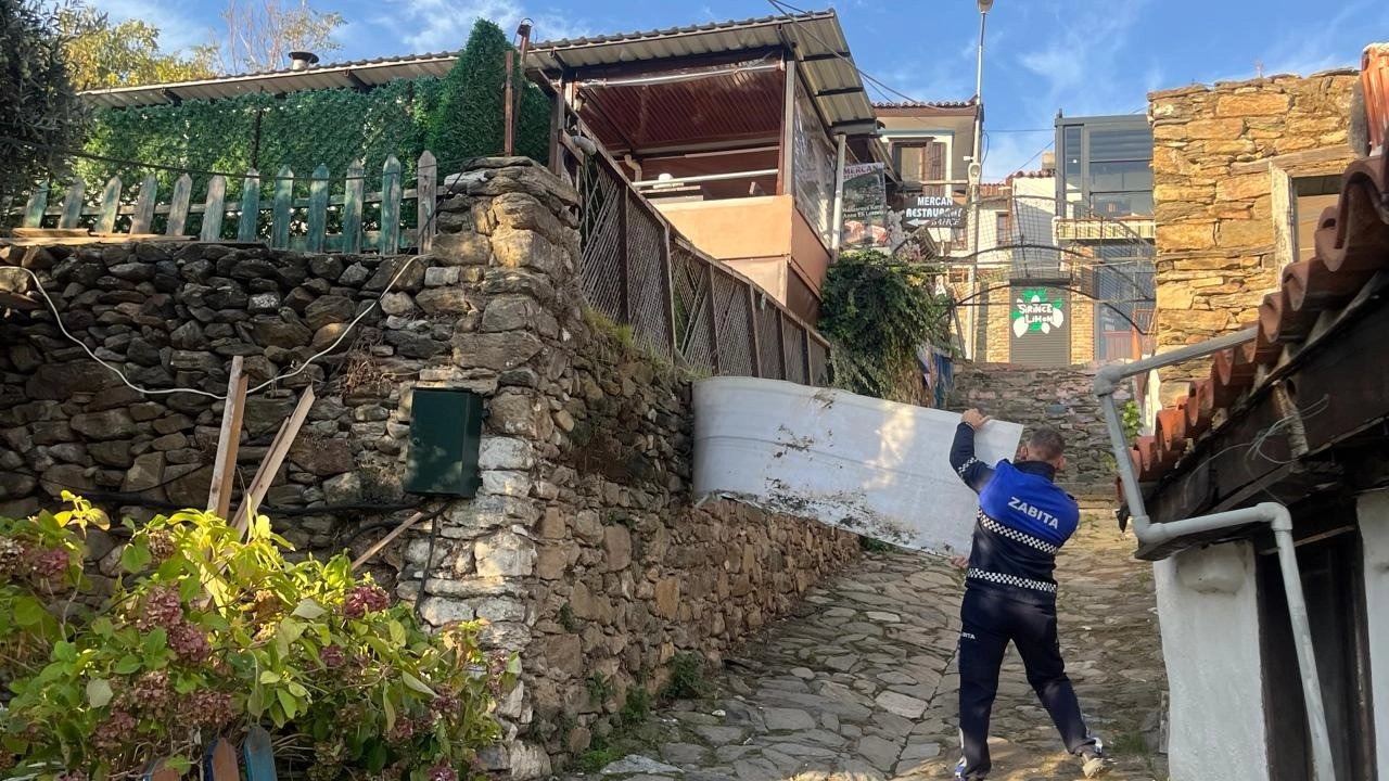 Efes Selçuk’ta Görüntü Kirliliğine Karşı Tabela Denetimi