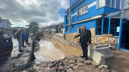 Foça’da Sel Mağduriyeti: AK Parti İlçe Başkanı Bölgedeydi