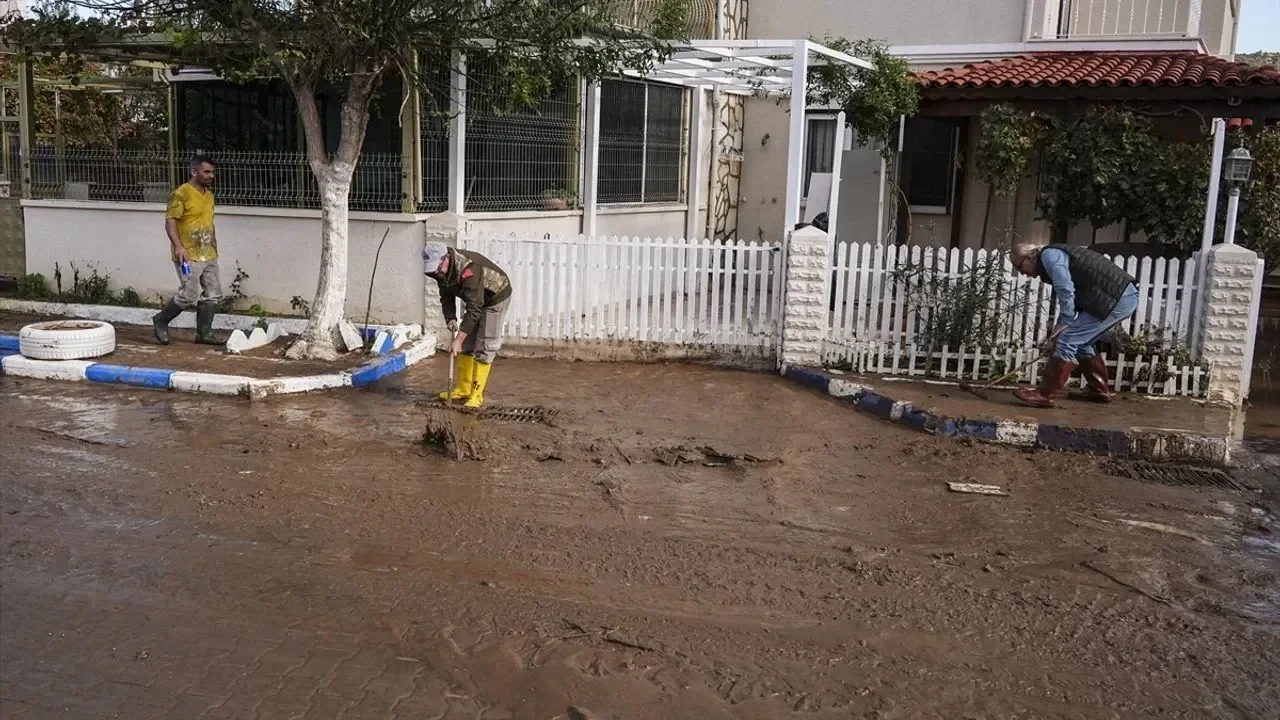 Foça’da Sel Tartışması: “İZSU Görevini Yapmadı!”