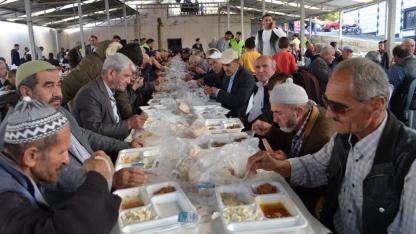 Gördes’te Geleneksel Güneşli Hayrı 7 Bin Kişiyi Buluşturdu