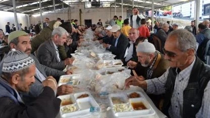 Gördes’te Geleneksel Güneşli Hayrı 7 Bin Kişiyi Buluşturdu