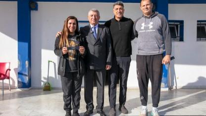 Güzelbahçe Belediyesi’nden Öğretmenlere 24 Kasım Hediyesi