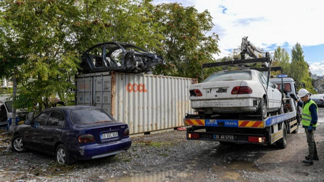 Hurda Araçlar Toplanıyor, Kent Temizleniyor