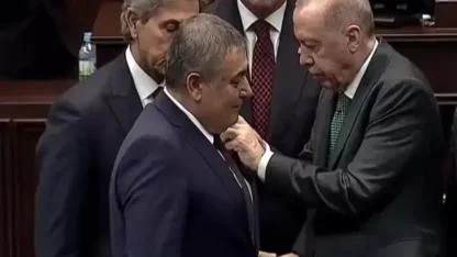 İki belediye başkanı AK Parti’ye katıldı