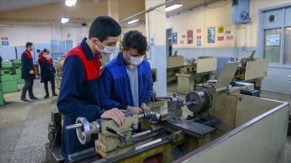 İş Hayatının İstihdam Sorunu: “Ara Eleman Açığı”