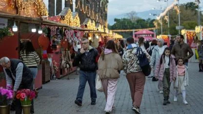İzmir Yeni Yıla Renkli Festivalle Merhaba Diyor