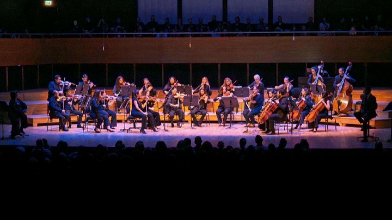 İzmir’de Atatürk’ü Anma Konseriyle 87. Yıl Duygusu