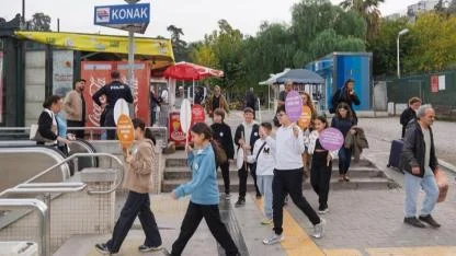 İzmir’de Çocukların Hak Çağrısı Yükseldi