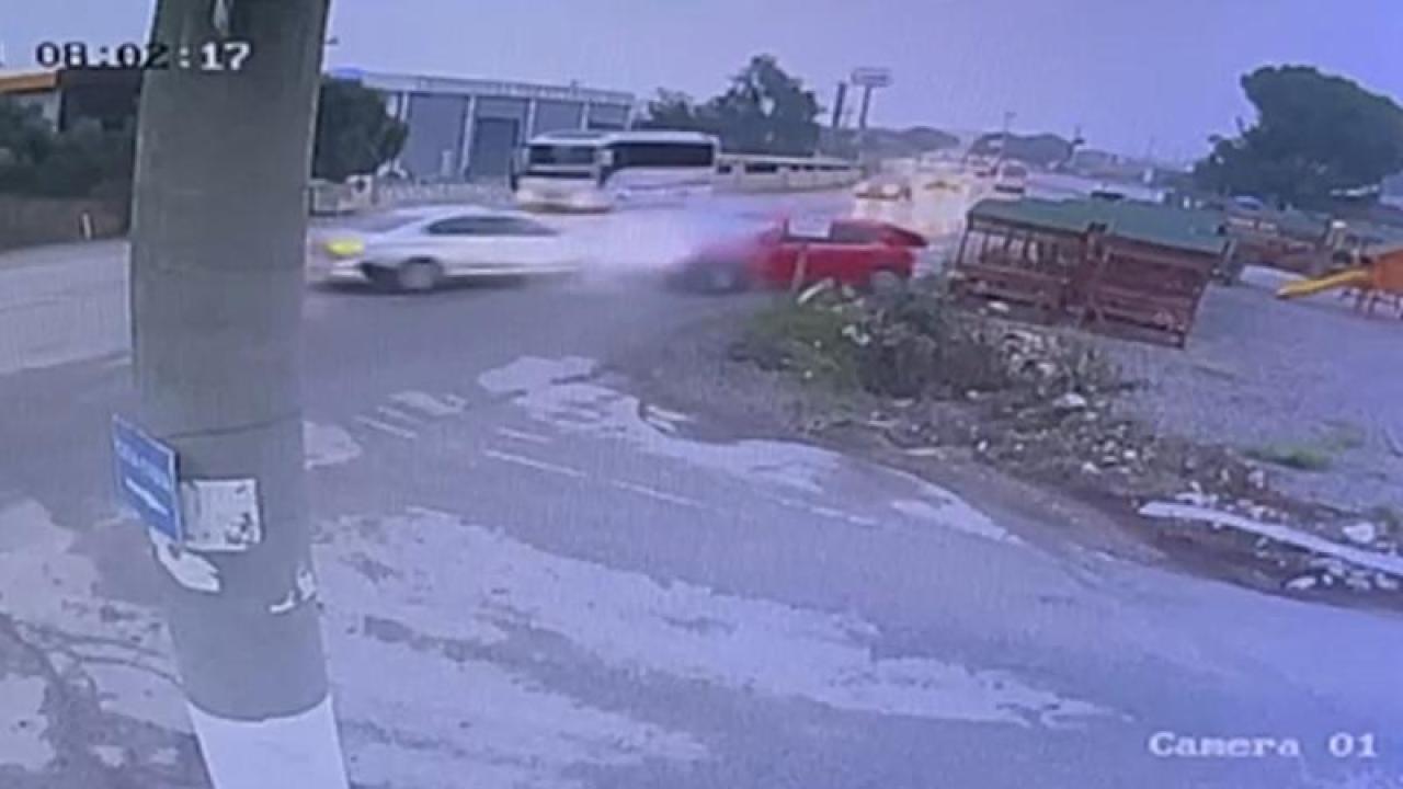 İzmir’de feci kaza: 2 ölü, 4 yaralı