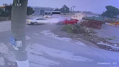 İzmir’de feci kaza: 2 ölü, 4 yaralı