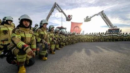 İzmir’in Yeni İtfaiyecileri Göreve Başladı