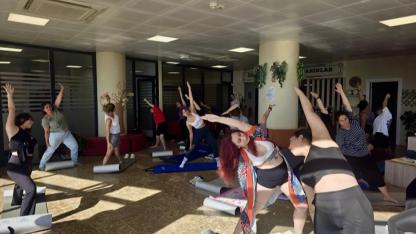 İzmirli Gençler Yoga ile Rahatladı