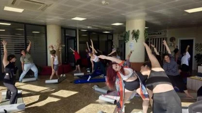 İzmirli Gençler Yoga ile Rahatladı