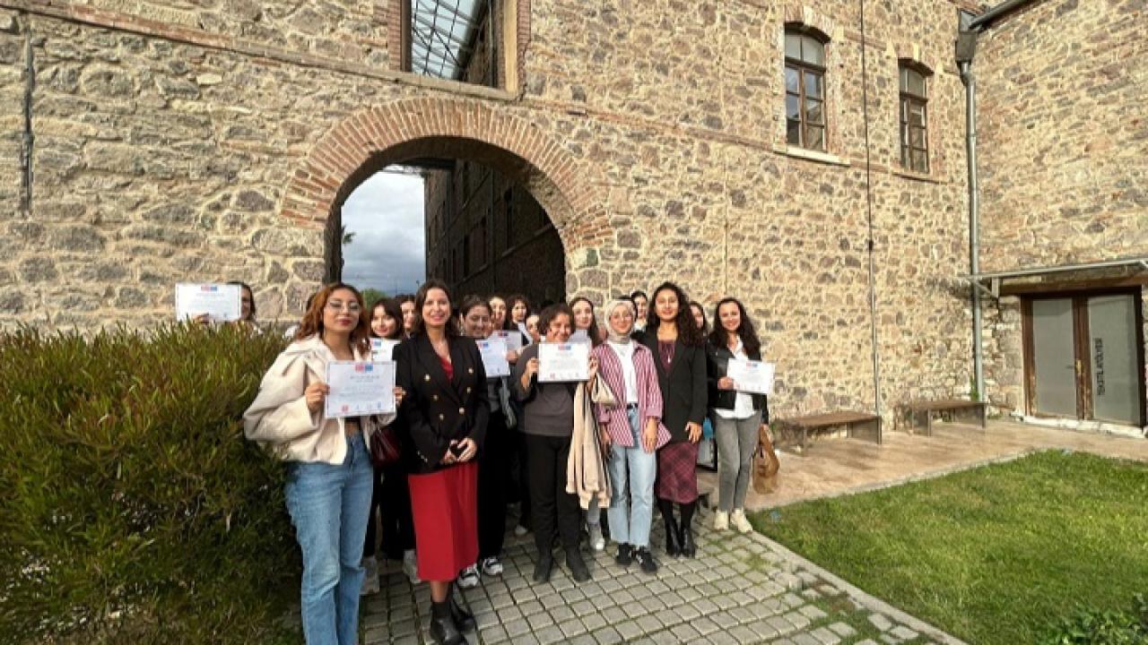 Kadınlar Dijital Dünyada Güçleniyor