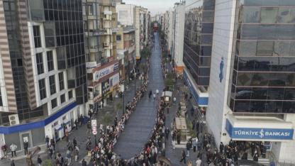 Karşıyaka’da Ata’ya Saygı Zinciri