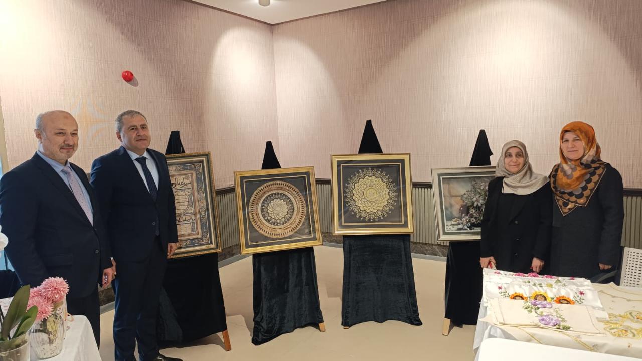 Kur’an kursu öğrencilerinin sergisi gözleri kamaştırdı