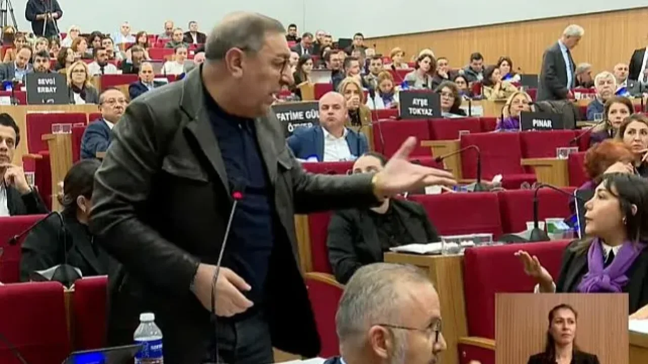 Meclis Toplantısında Gergin Anlar: Boztepe CHP’lilere Karşı Çıktı