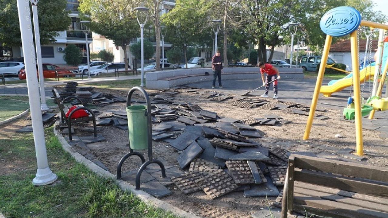 Menderes’te Park Zeminleri Yenileniyor