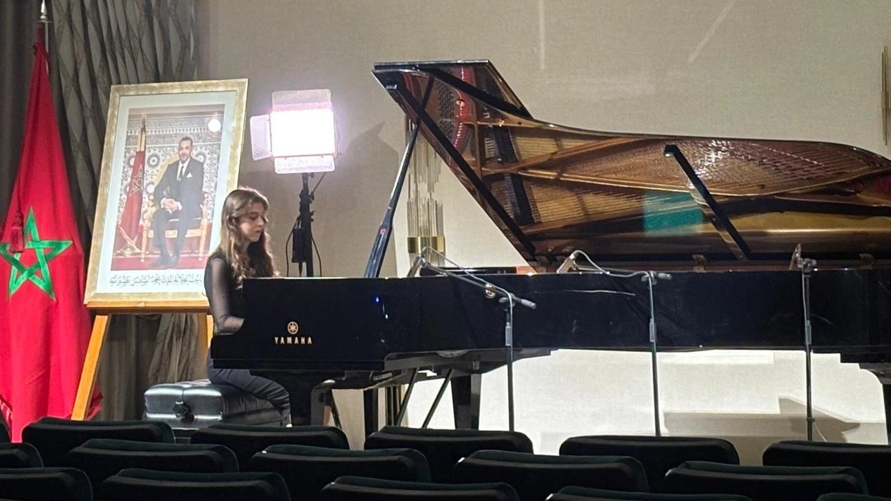 Narlıdere’nin Müzik Perisi Ayşe Nil’den Uluslararası Gurur