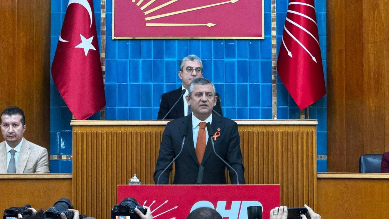 Özel’den Gürlek’e: “Başka geliriniz var mı?”