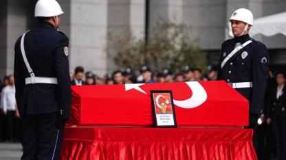 ŞEHİT CENAZELERİNDE EDEP VE HAYA DERSİ ŞART!