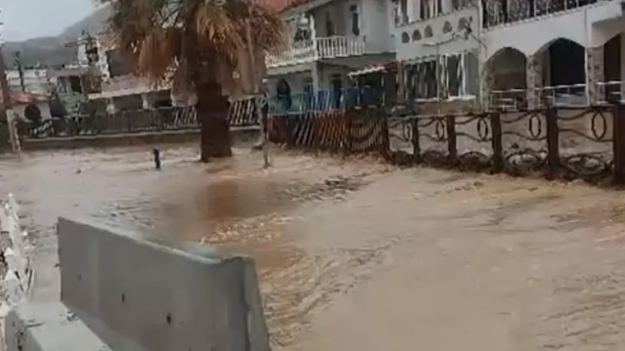 Üç İlçede Sağanak Felaketi!