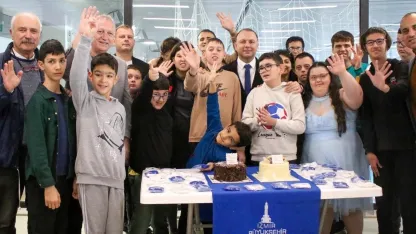 İzmir’de Özel Çocuklara Sevgi Dolu Etkinlik