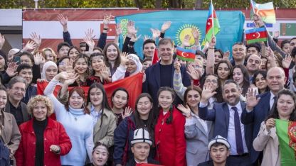 Başkan Tugay, Dünya Türk Dili Ailesi Günü’nde Öğrencilerle Buluştu