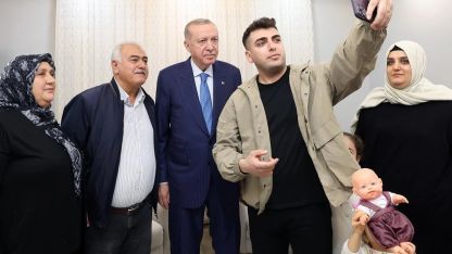 Cumhurbaşkanı Erdoğan’dan Hatay’da Depremzede Aileye Ziyaret