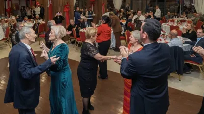 İzmir’de Huzurevinde Yeni Yıla Birlikte Merhaba