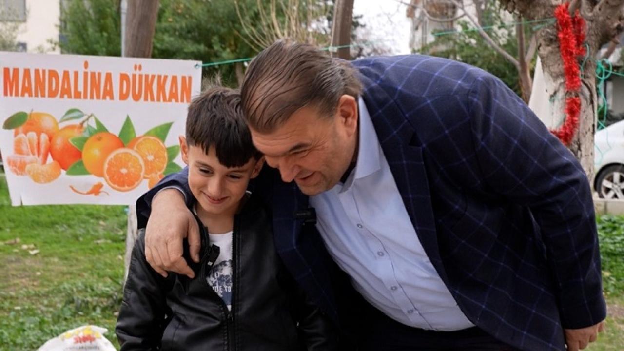 9 Yaşındaki Ferit’in Mandalina Standı Şenlikte Yıldız Oldu!