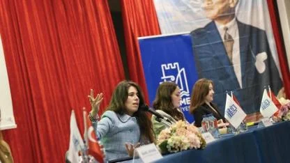 Alaçatı Kentsel Tasarım Rehberi Esnafla Buluştu