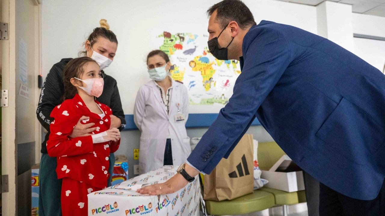 Başkan Eşki’den Minik Hastalara Yeni Yıl Morali