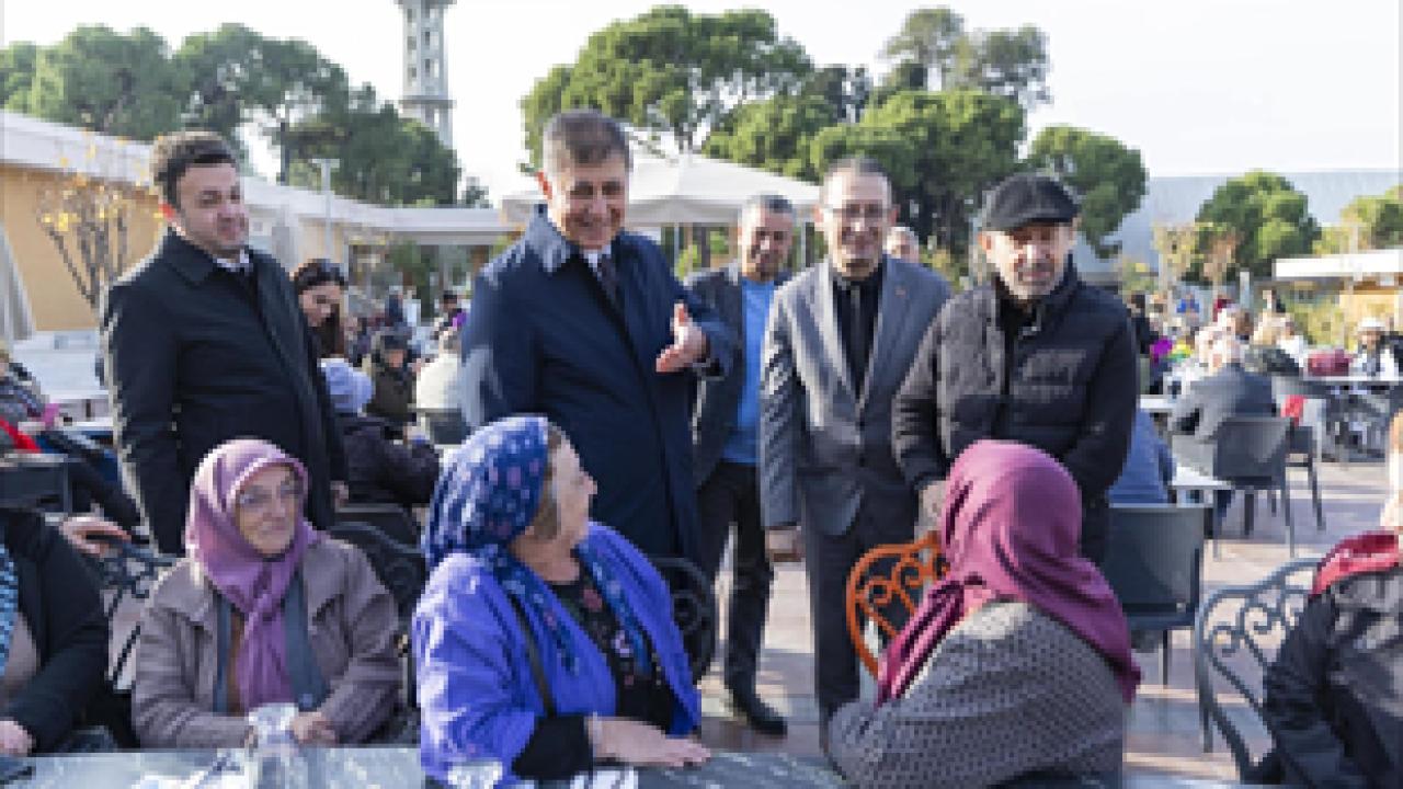 Başkan Tugay Beydağlı Kadınlarla Kültürpark’ta Buluştu