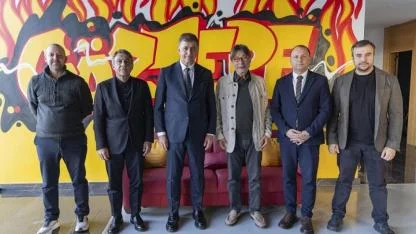 Başkan Tugay’dan Karşıyaka ve Göztepe’ye Moral Ziyareti