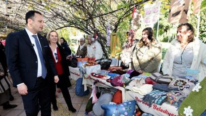 Bornova’da yılbaşı alışverişi Büyükpark’ta