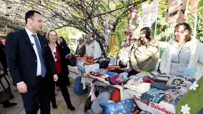 Bornova’da yılbaşı alışverişi Büyükpark’ta